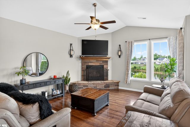 977 Garnet Circle, Chesnee, SC 29323