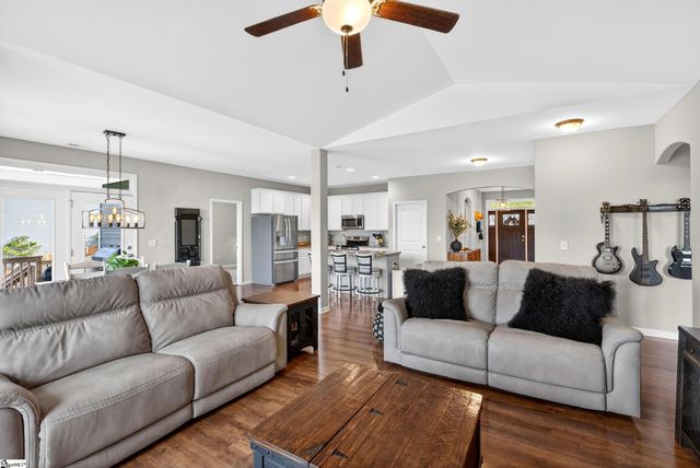 977 Garnet Circle, Chesnee, SC 29323