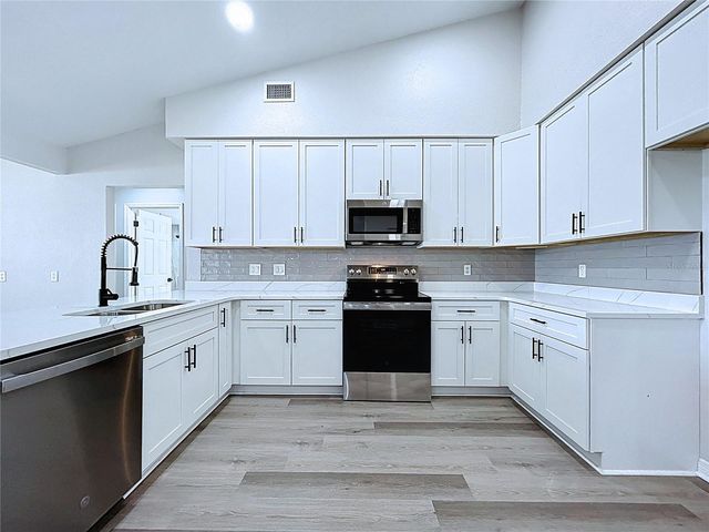 2881 HAMMOCK DRIVE, Plant City, FL 33566