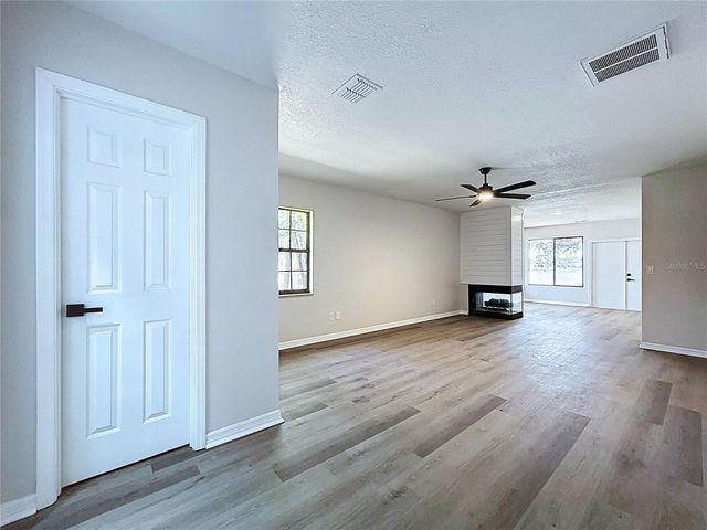 2881 HAMMOCK DRIVE, Plant City, FL 33566