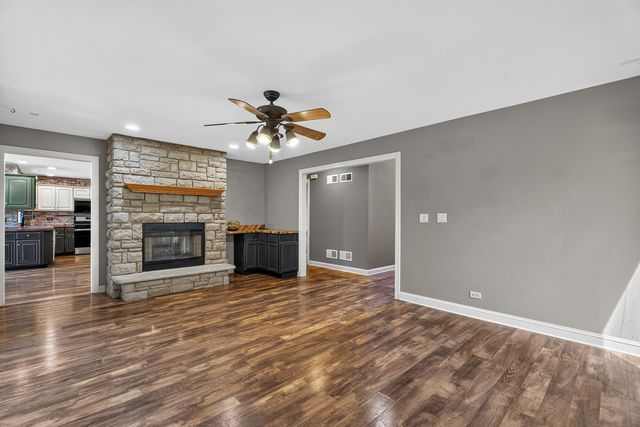21162 S 78th Avenue, Frankfort, IL 60423