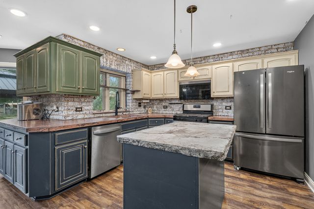 21162 S 78th Avenue, Frankfort, IL 60423
