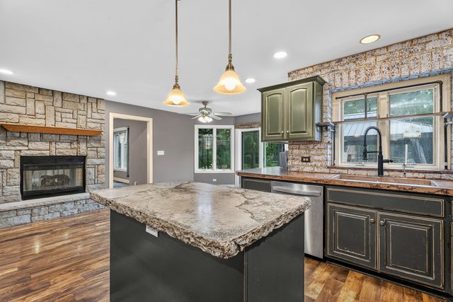 21162 S 78th Avenue, Frankfort, IL 60423