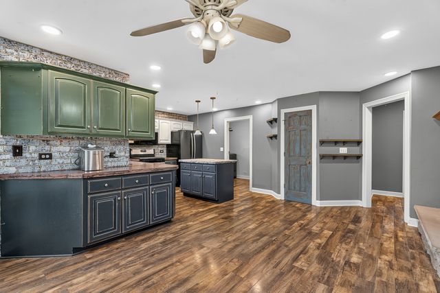 21162 S 78th Avenue, Frankfort, IL 60423