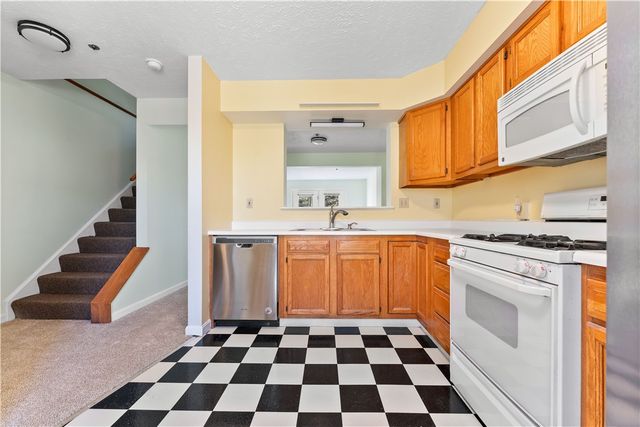 1317 Meadowbrook Dr, North Strabane, PA 15317