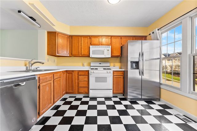 1317 Meadowbrook Dr, North Strabane, PA 15317