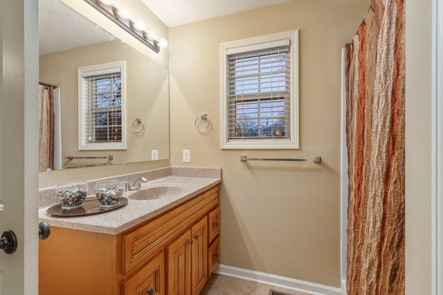 860 Rogers Rd, Gallatin, TN 37066