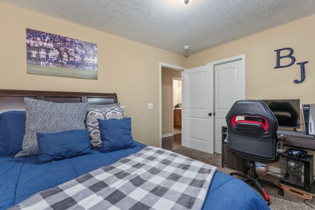 860 Rogers Rd, Gallatin, TN 37066