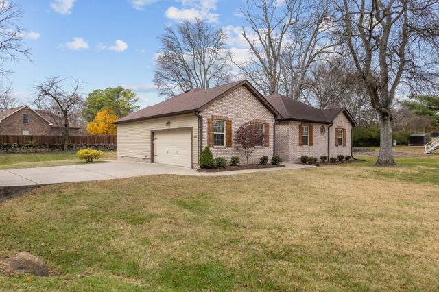 860 Rogers Rd, Gallatin, TN 37066