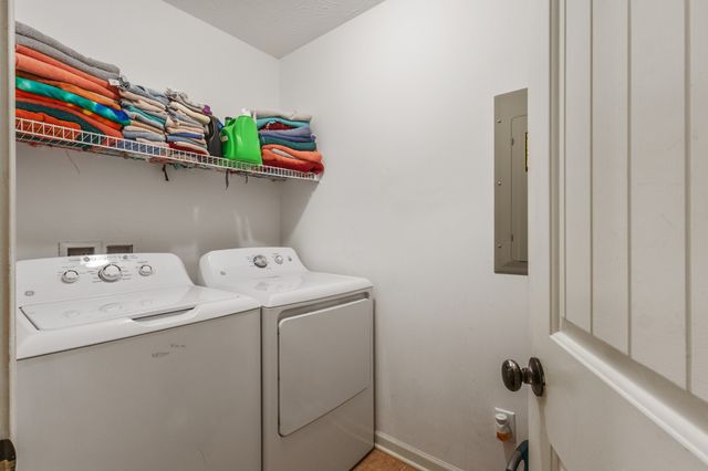 860 Rogers Rd, Gallatin, TN 37066