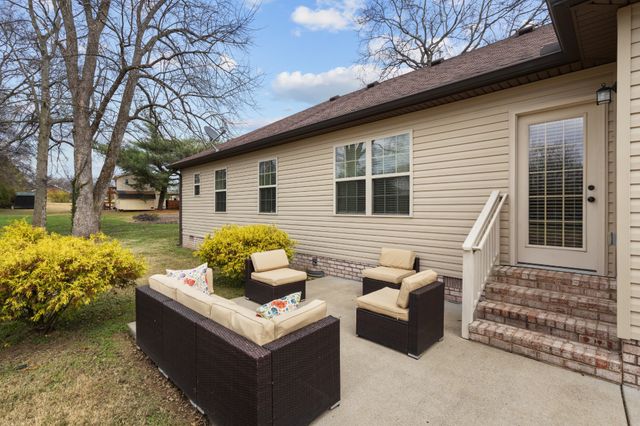 860 Rogers Rd, Gallatin, TN 37066