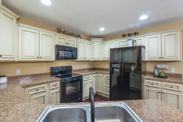 860 Rogers Rd, Gallatin, TN 37066