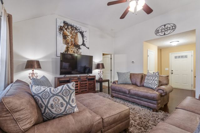 860 Rogers Rd, Gallatin, TN 37066