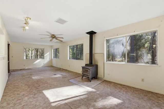 5960 Juarez Rd, Placerville, CA 95667