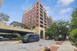 833 W 15th Place 306, Chicago, IL 60608