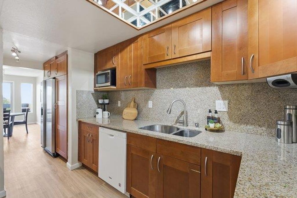 Image 17 of property listing at 3550 Carter Drive 44, South San Francisco, CA 94080