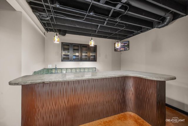 1600 HARRIS Drive, Aurora, IL 60502