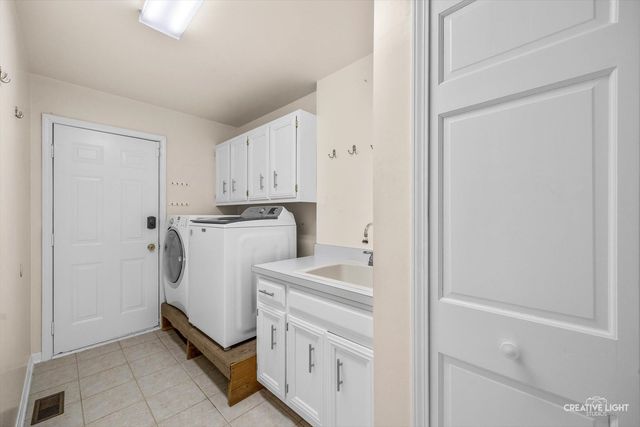 1600 HARRIS Drive, Aurora, IL 60502