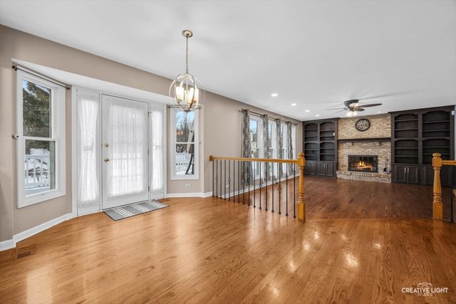 1600 HARRIS Drive, Aurora, IL 60502