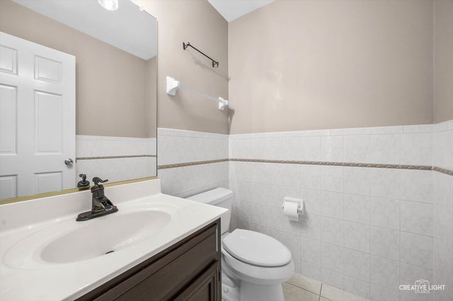 1600 HARRIS Drive, Aurora, IL 60502