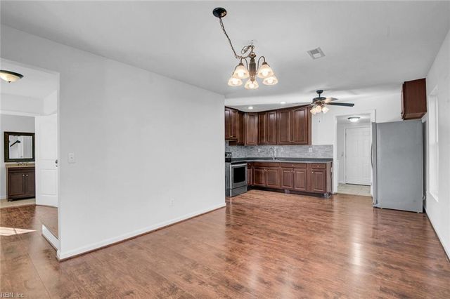 41 Aylwin RD, Portsmouth, VA 23702