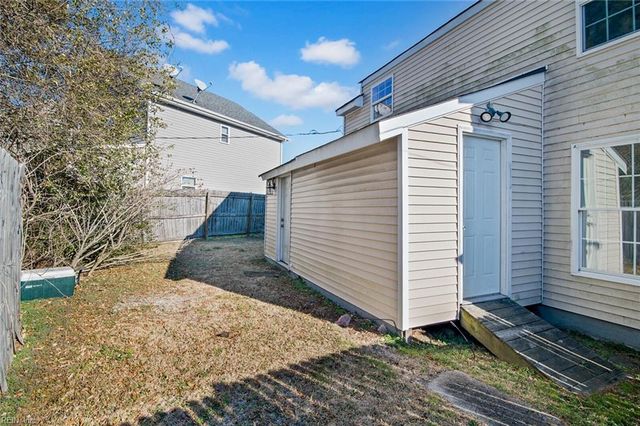 41 Aylwin RD, Portsmouth, VA 23702