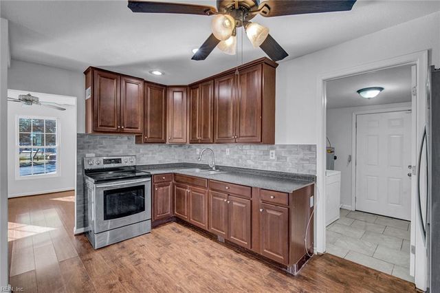 41 Aylwin RD, Portsmouth, VA 23702