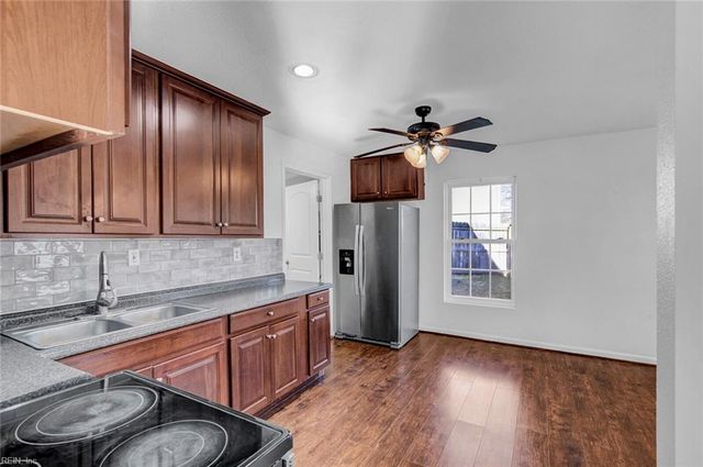 41 Aylwin RD, Portsmouth, VA 23702