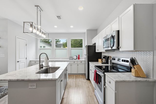 5748 Pilgrim Avenue C, Hanahan, SC 29410