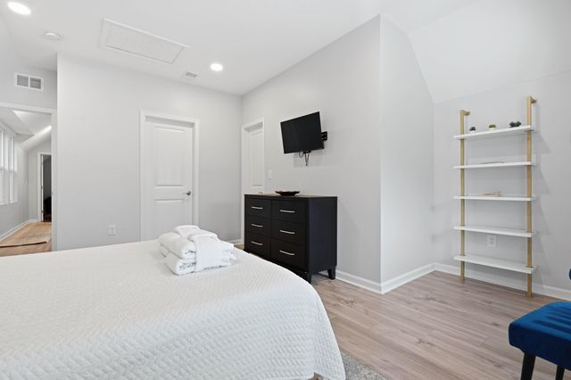 5748 Pilgrim Avenue C, Hanahan, SC 29410