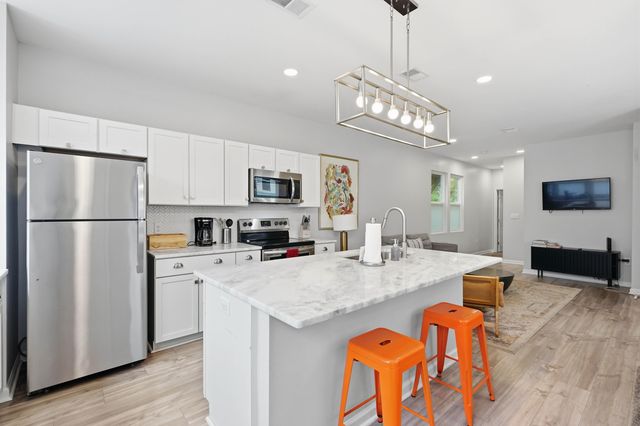 5748 Pilgrim Avenue C, Hanahan, SC 29410