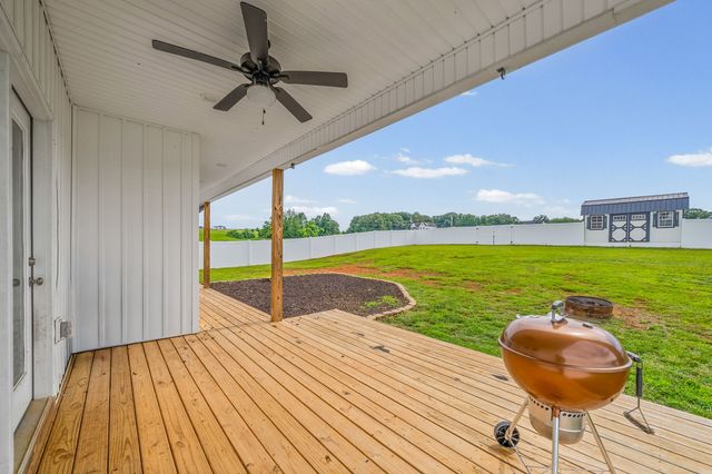 3904 Chapel Hill Rd, Clarksville, TN 37040