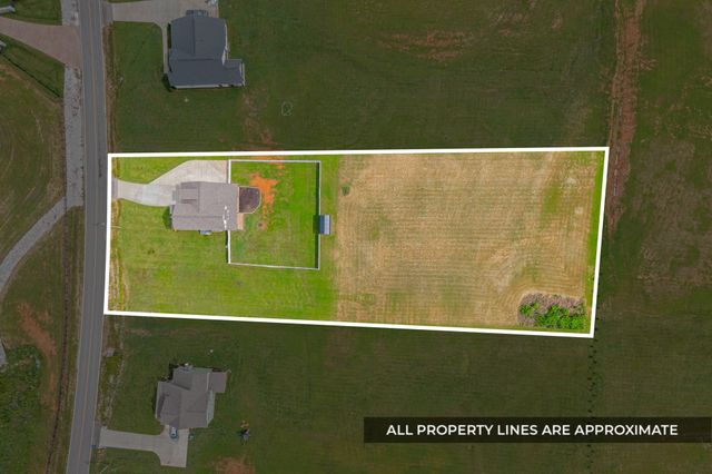 3904 Chapel Hill Rd, Clarksville, TN 37040