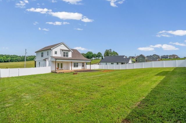 3904 Chapel Hill Rd, Clarksville, TN 37040