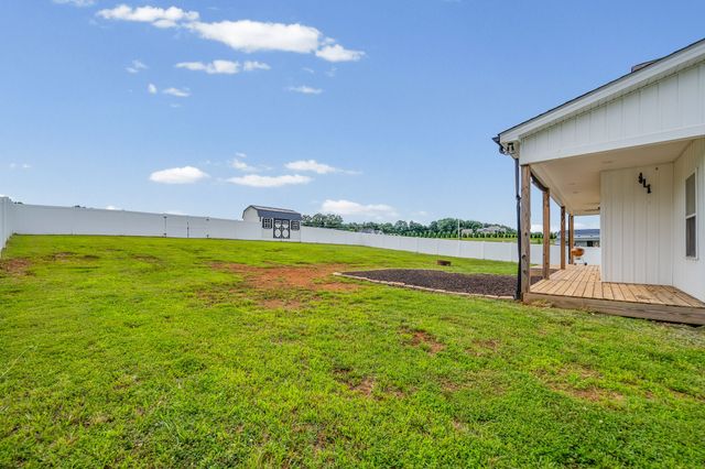3904 Chapel Hill Rd, Clarksville, TN 37040