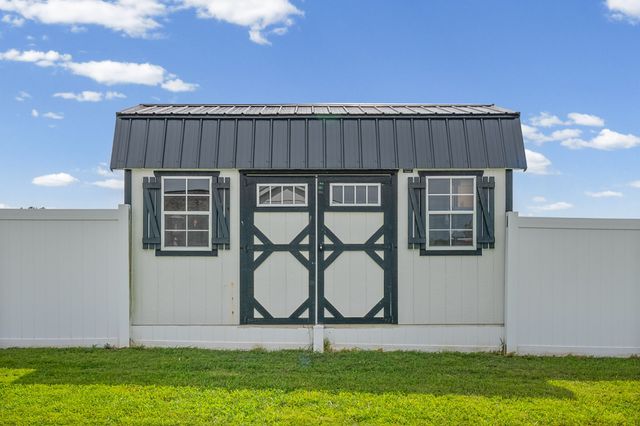 3904 Chapel Hill Rd, Clarksville, TN 37040