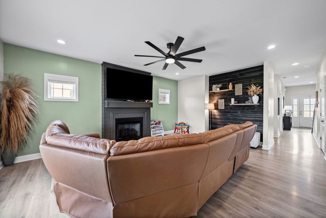 3904 Chapel Hill Rd, Clarksville, TN 37040