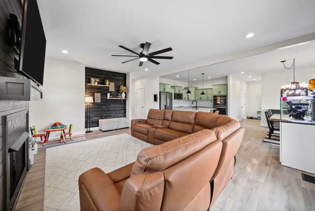 3904 Chapel Hill Rd, Clarksville, TN 37040
