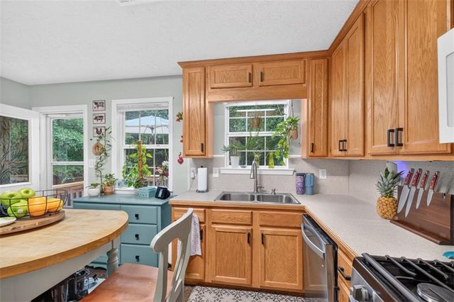 130 Creek Drive, Locust Grove, GA 30248