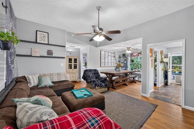 130 Creek Drive, Locust Grove, GA 30248