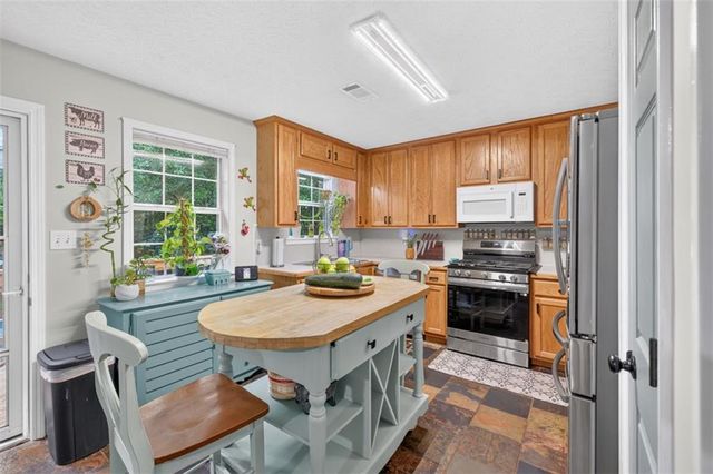 130 Creek Drive, Locust Grove, GA 30248