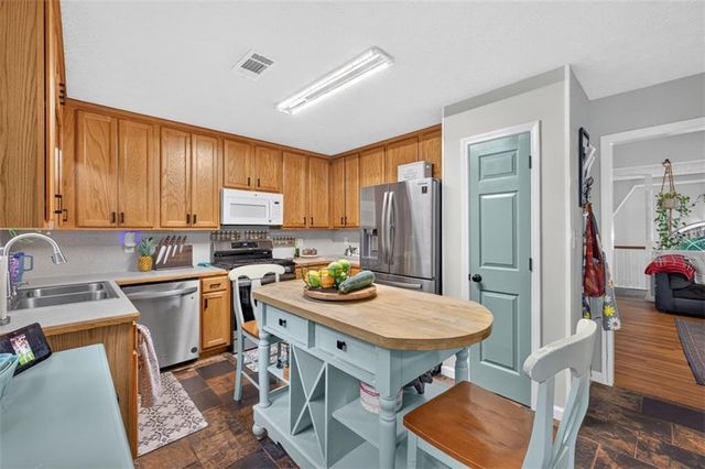 130 Creek Drive, Locust Grove, GA 30248