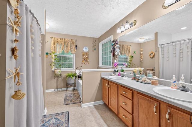 130 Creek Drive, Locust Grove, GA 30248