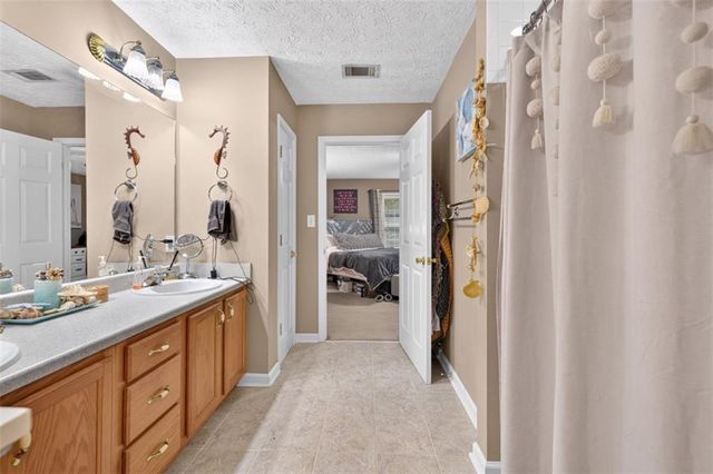 130 Creek Drive, Locust Grove, GA 30248