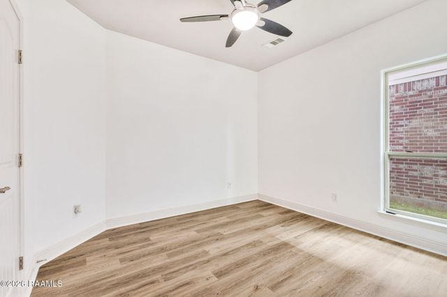 214 Forest Grove Drive, Youngsville, LA 70592