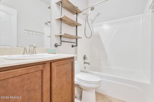 214 Forest Grove Drive, Youngsville, LA 70592