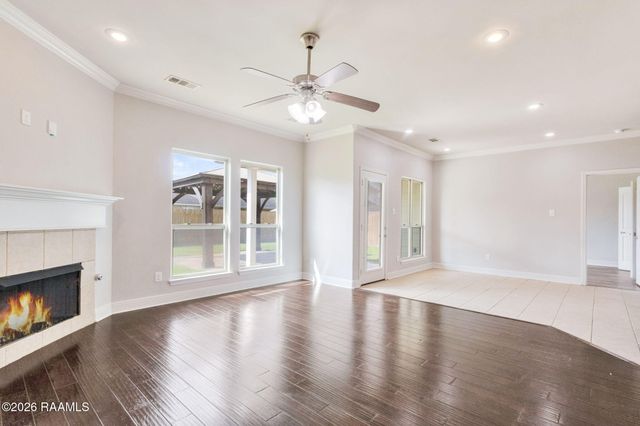 214 Forest Grove Drive, Youngsville, LA 70592