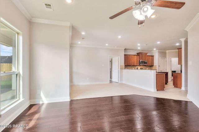 214 Forest Grove Drive, Youngsville, LA 70592