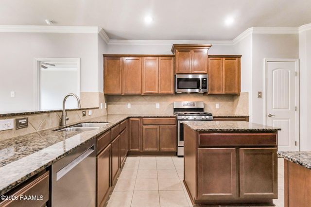 214 Forest Grove Drive, Youngsville, LA 70592