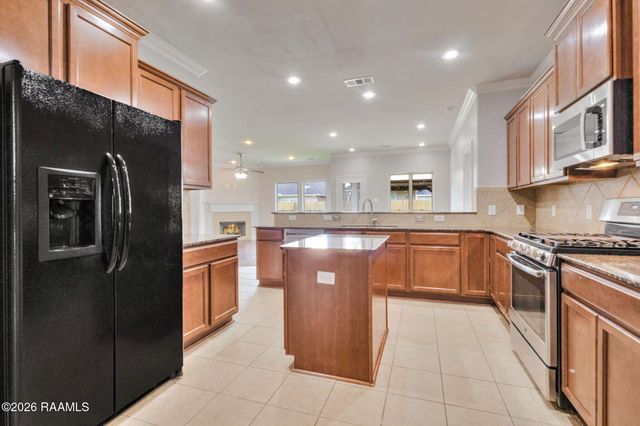 214 Forest Grove Drive, Youngsville, LA 70592